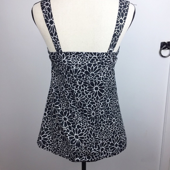 Tommy Hilfiger black daisy print sleeveless top size 6 great for layering - Picture 7 of 7